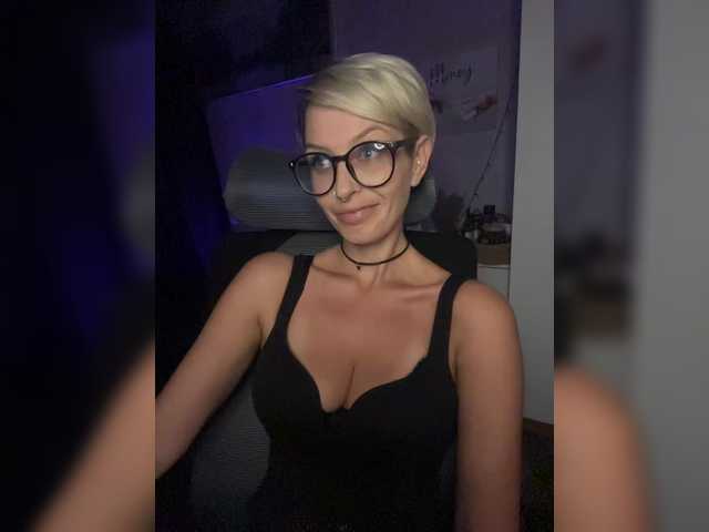 OhMyKosh — live female cam