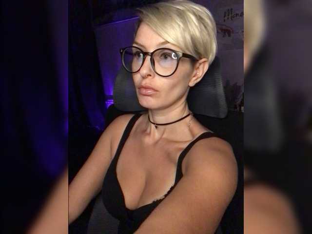 OhMyKosh — live female cam