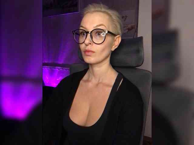 AlikBlack Live Webcam on BongaCams