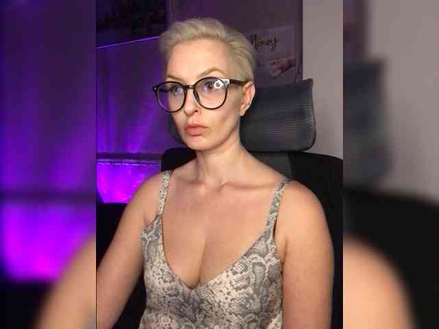 AlikBlack Live Webcam on BongaCams