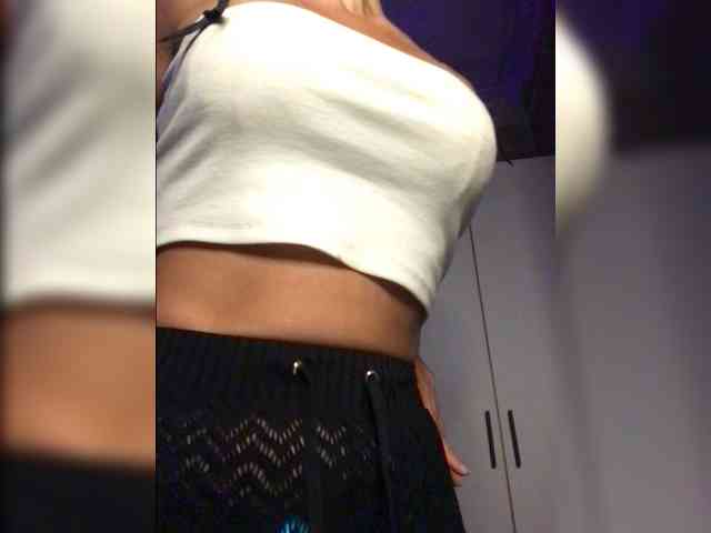 Ohmykosh's cam show statistics and live stream
