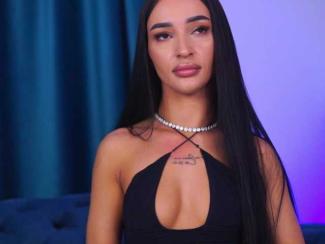 le modèle DeniseDevilles est en webcam porno dans un show sur le site bongacams, il possède les tags suivants: White/Caucasian,Brunette,Shaved