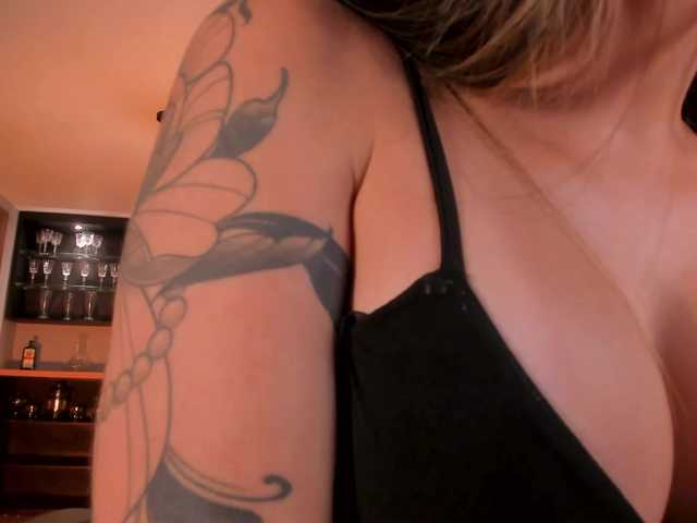 GiaFerrara live cam on BongaCams