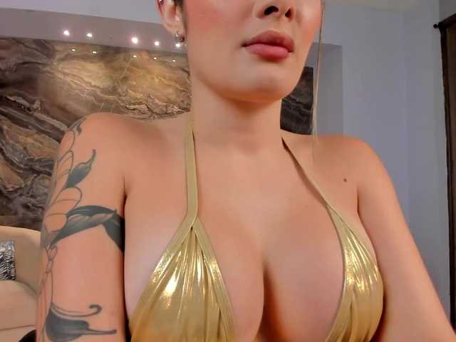 GiaFerrara live cam on BongaCams