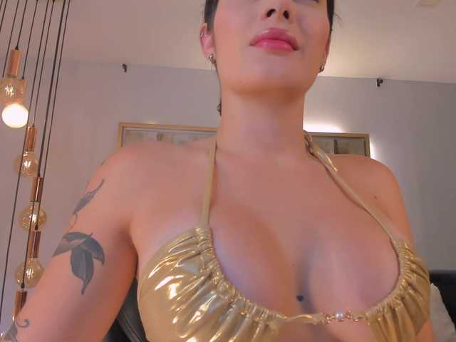 GiaFerrara live cam on BongaCams