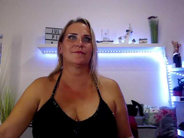 JuliaPink live cam on BongaCams