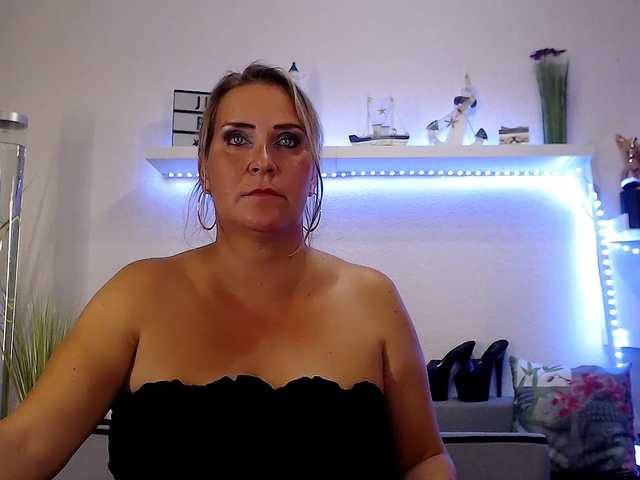 JuliaPink live cam on BongaCams