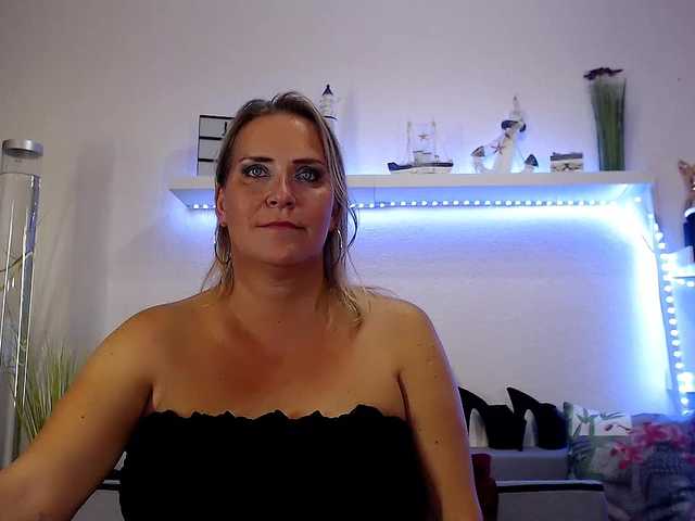 JuliaPink live cam on BongaCams