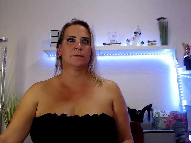 JuliaPink live cam on BongaCams