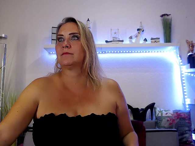 JuliaPink live cam on BongaCams