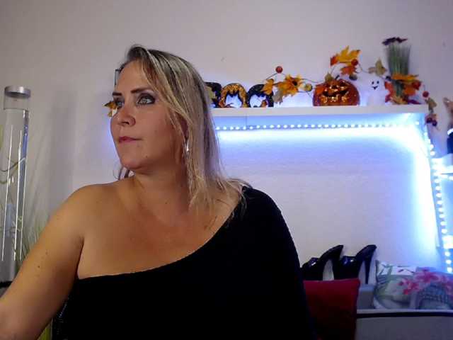 JuliaPink live cam
