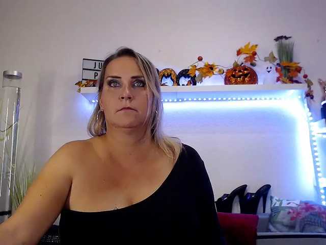 JuliaPink live cam