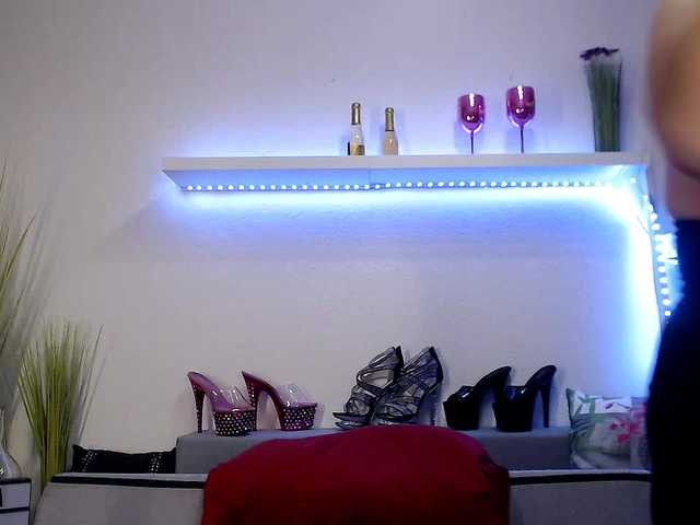 JuliaPink live cam on BongaCams