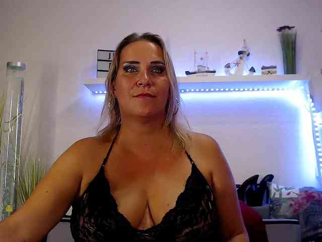 JuliaPink Live Webcam on BongaCams