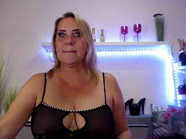 JuliaPink Live Webcam on BongaCams