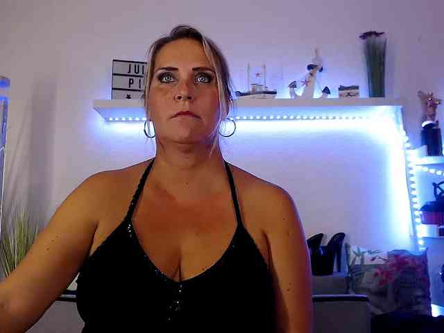 JuliaPink webcam