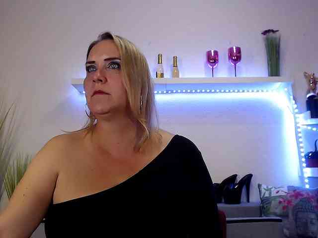 JuliaPink webcam