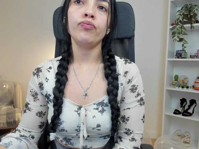 le modèle SummerEvans est en webcam porno dans un show sur le site bongacams, il possède les tags suivants: White/Caucasian,Brunette,Shaved