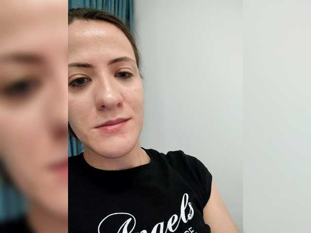 le modèle AngelDolores est en webcam porno dans un show sur le site bongacams, il possède les tags suivants: White/Caucasian,Brunette,Hairy