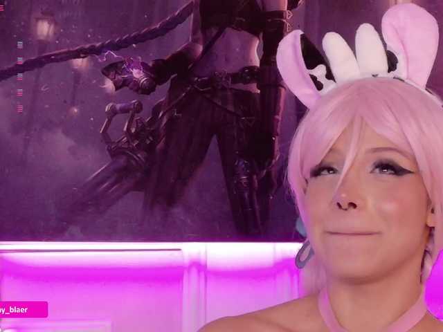 le modèle Sammyblaer est en webcam porno dans un show sur le site bongacams, il possède les tags suivants: Latino/Hispanic,Blonde,Shaved