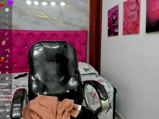 Helen-russo live cam on BongaCams