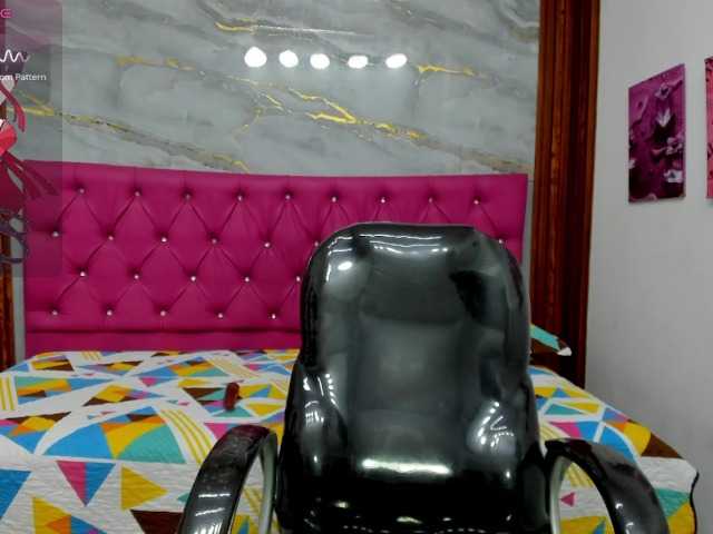 Helen-russo live cam preview