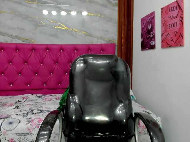 Helen-russo live cam on BongaCams