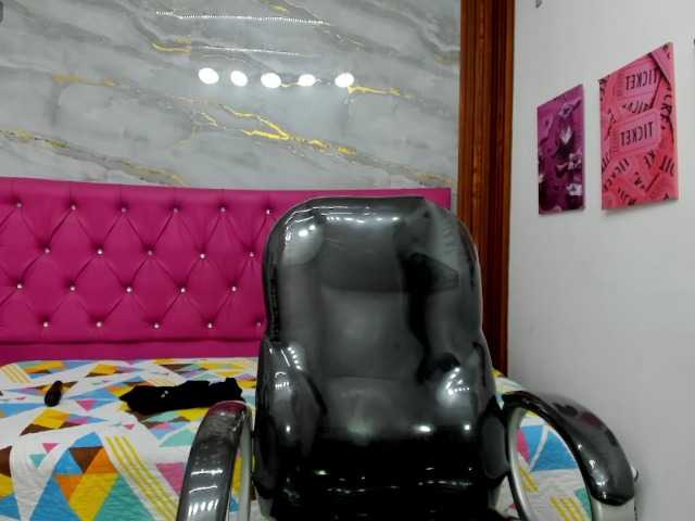 Helen-russo live cam on BongaCams