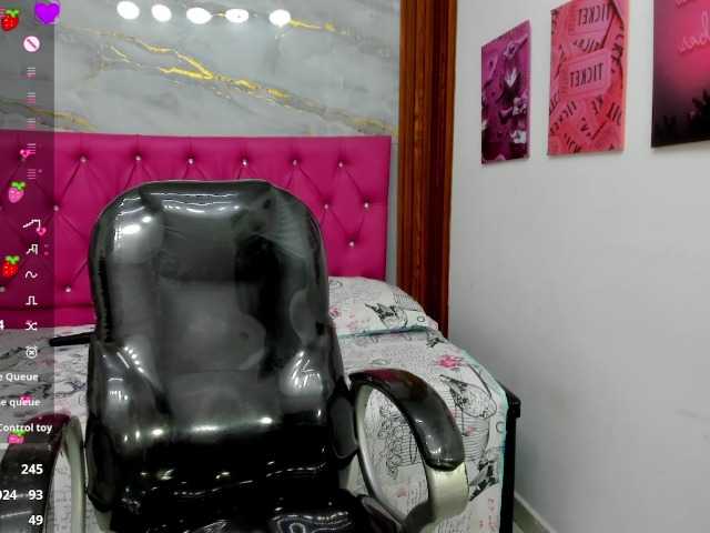 Helen-russo live cam on BongaCams