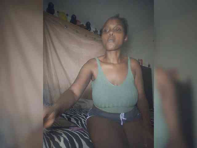 Finevishy Live Webcam on BongaCams