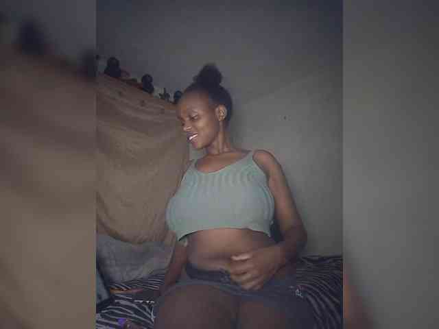 Finevishy Live Webcam on BongaCams