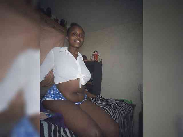 Finevishy Live Webcam on BongaCams