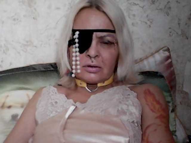 Chat with GardenerofIllusions live cam