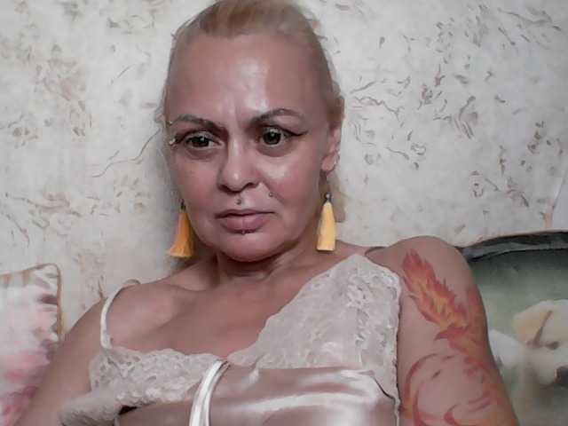 GardenerofIllusions live cam on BongaCams