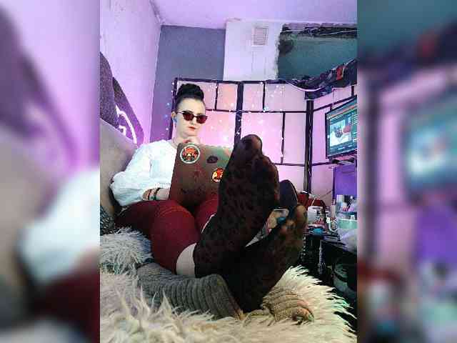 Model: monicaangels