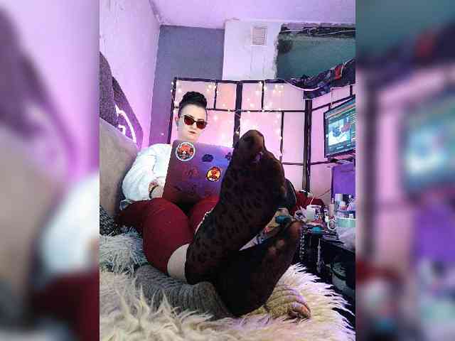 Model: monicaangels