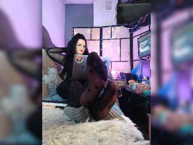 Model: monicaangels