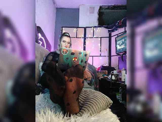 Model: monicaangels