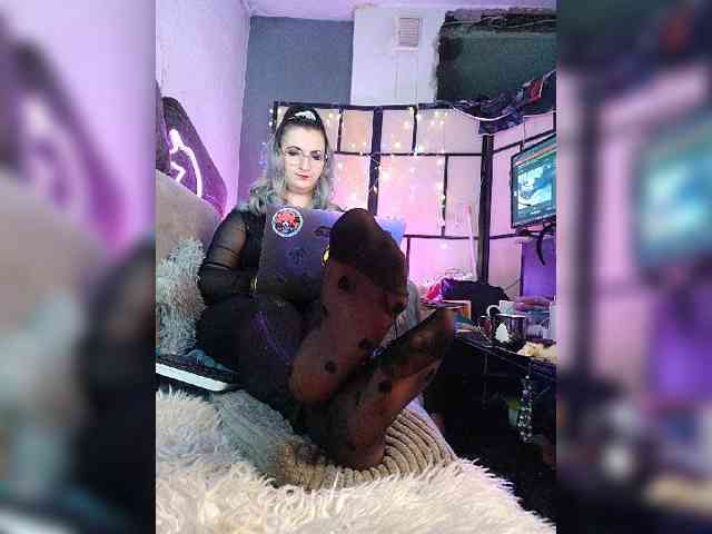 Model: monicaangels
