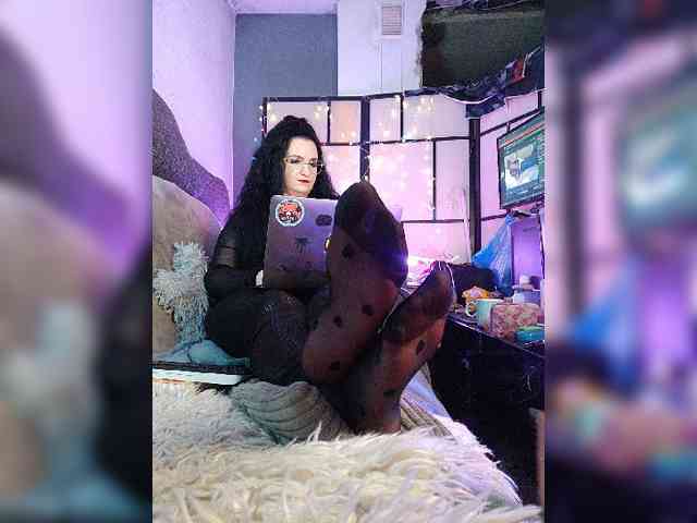 Model: monicaangels
