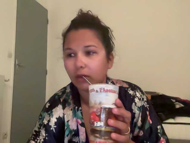 Minettesexy24 live cam on BongaCams