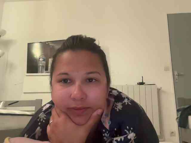 Minettesexy24 webcam