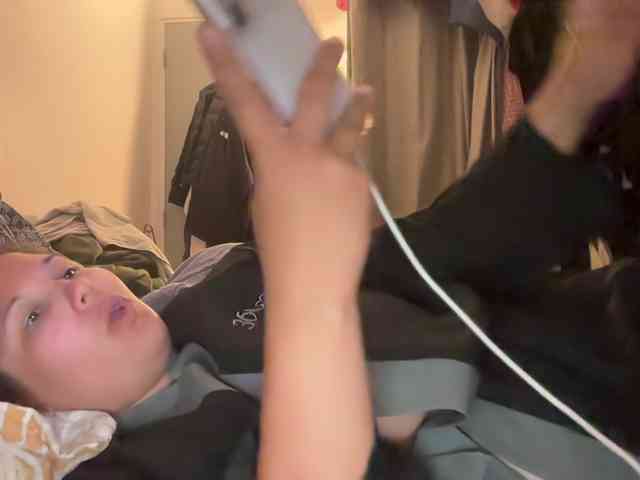 Minettesexy24 webcam