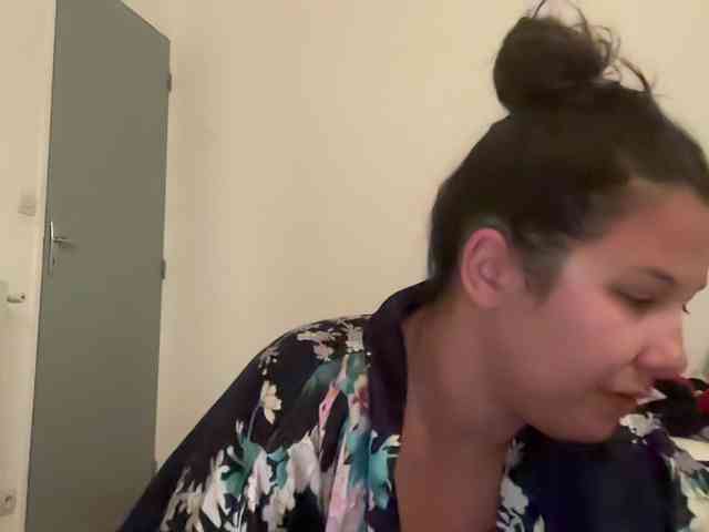 Minettesexy24 webcam