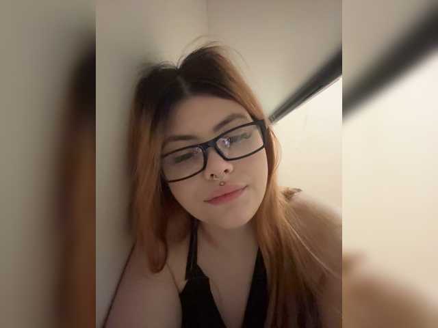 Alissh18 live cam
