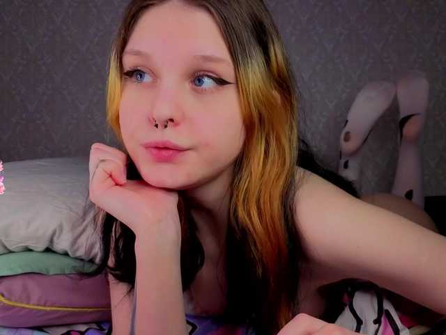 Hi-Kitti's BongaCams show and profile