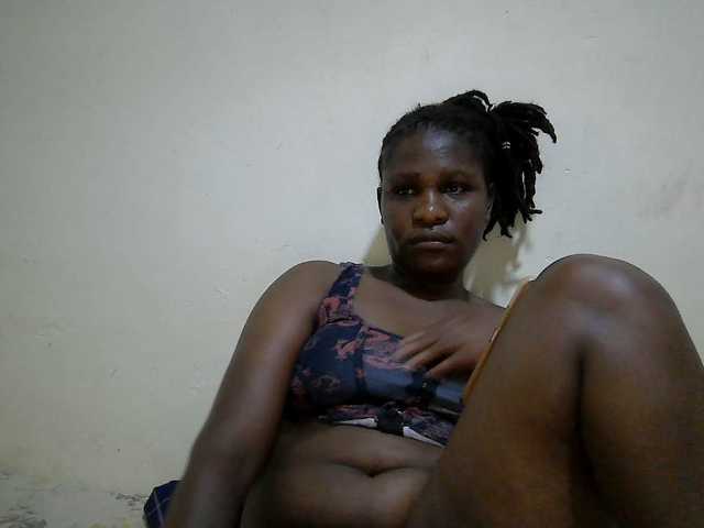 le modèle adara-lee est en webcam porno dans un show sur le site bongacams, il possède les tags suivants: Ebony,Brunette,Trimmed