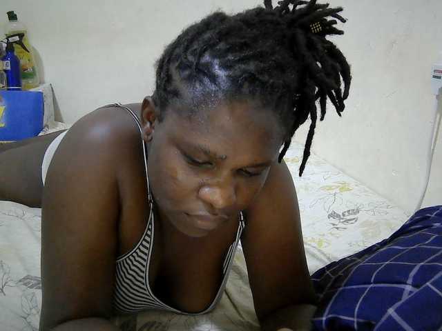le modèle adara-lee est en webcam porno dans un show sur le site bongacams, il possède les tags suivants: Ebony,Brunette,Trimmed