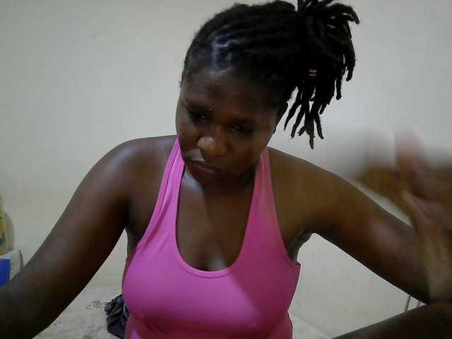le modèle adara-lee est en webcam porno dans un show sur le site bongacams, il possède les tags suivants: Ebony,Brunette,Trimmed