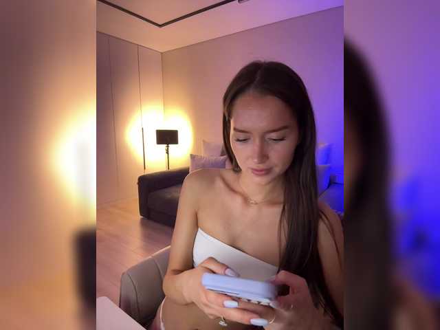 whiteTEAa live webcam show